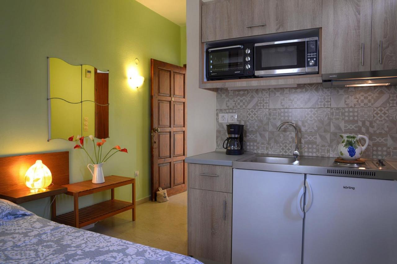 Captain'S Apts Barbati Exterior photo