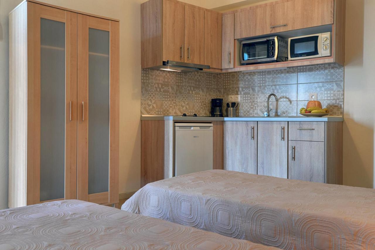 Captain'S Apts Barbati Exterior photo